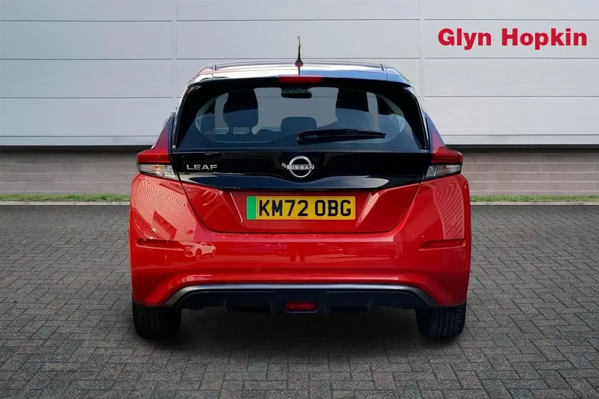Gebraucht Nissan Leaf Acenta 110 kW (150 PS) 2022 Rot Kleinwagen