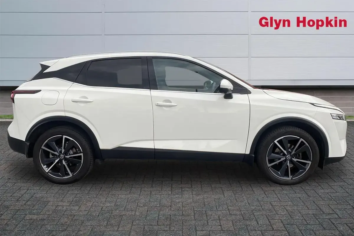 Used Nissan Qashqai Tekna 2022 White SUV