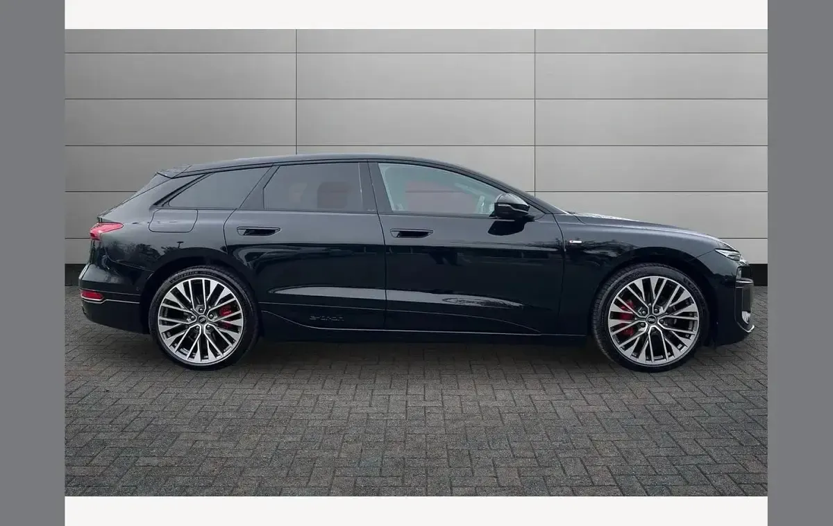 Usado Audi A6 e-tron Comfort 210 kW (286 HP) 2026 Preto Carrinha