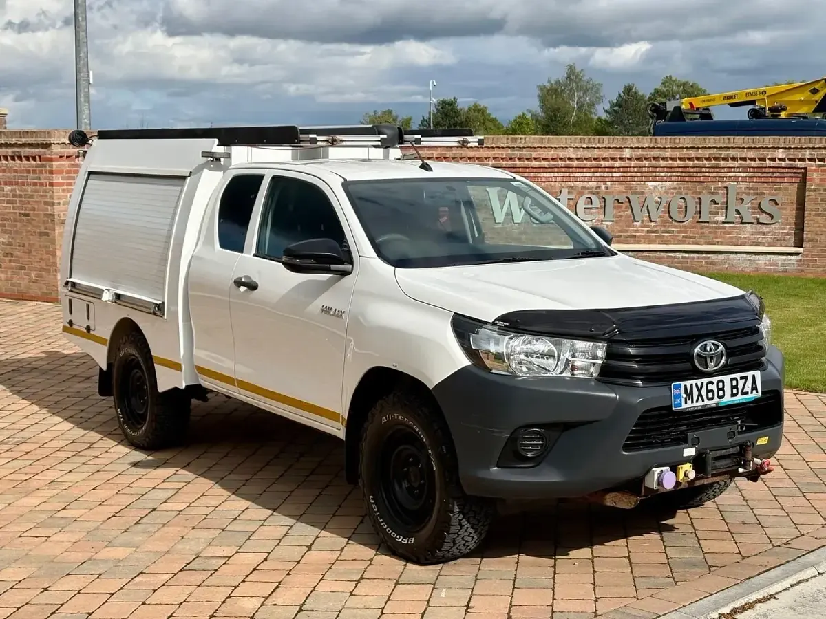 Used Toyota HiLux Active 150 HP (110 kW) 2018 White Pickup
