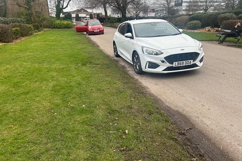 Used Ford Focus ST-Line 125 HP (91 kW) 2019 White Hatchback