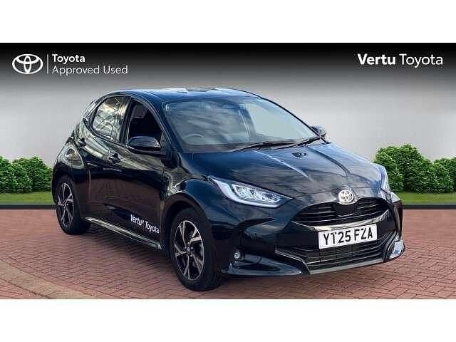 Black Used 2025 Toyota Yaris Hybrid Design Hatchback | £20,957 (Fair price) - Image 1/4