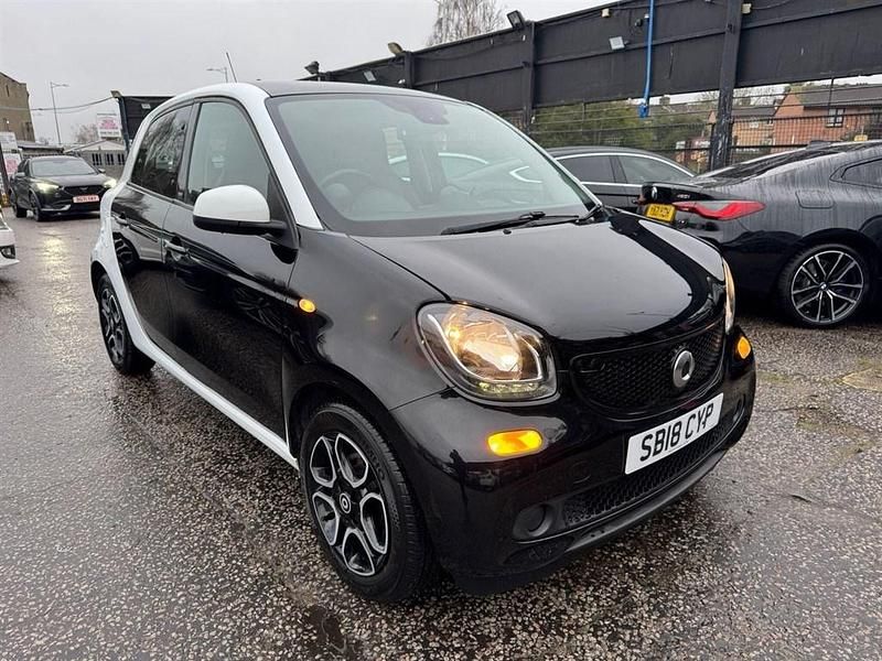White Used 2018 Smart ForFour Premium Hatchback | £7,899 (Fair price) - Image 1/4