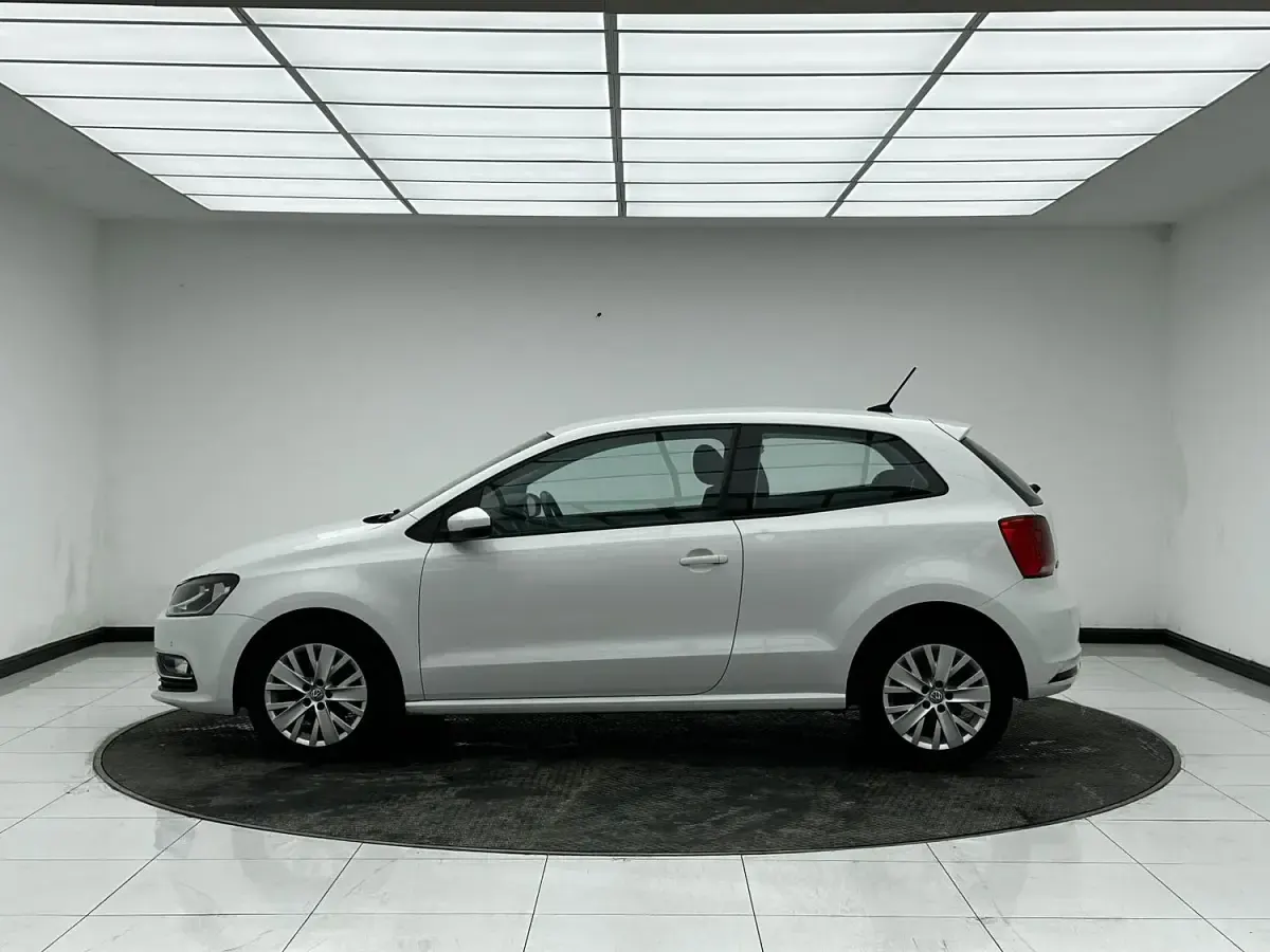 Used VW Polo SE 60 HP (44 kW) 2014 White Hatchback