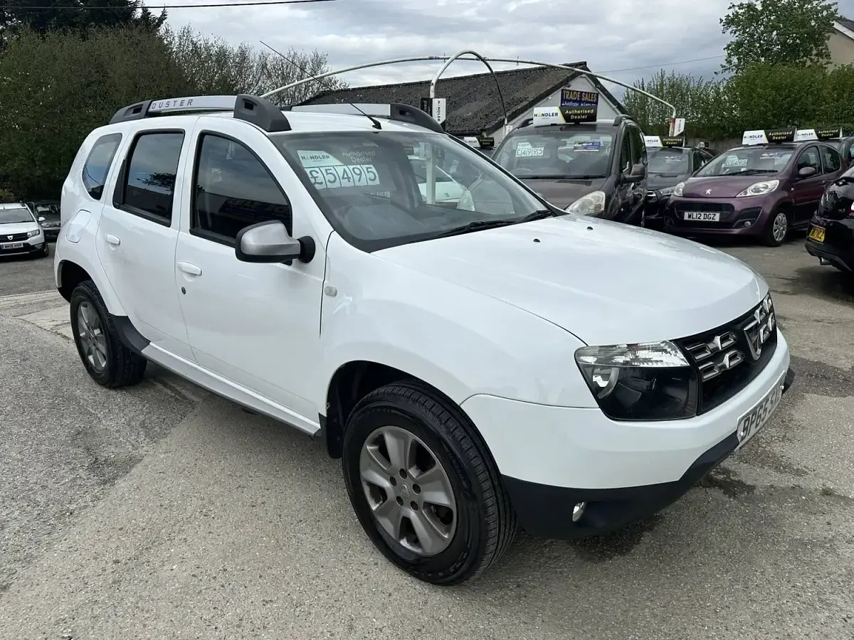 Used Dacia Duster Lauréate 110 HP (80 kW) 2016 White SUV