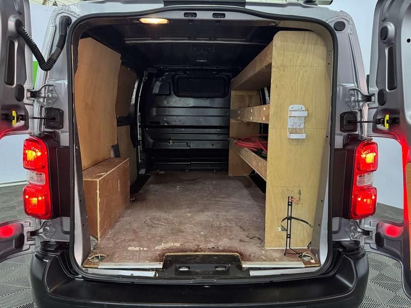 Used Peugeot e-Expert 100 kW (136 HP) 2022 Grey Van