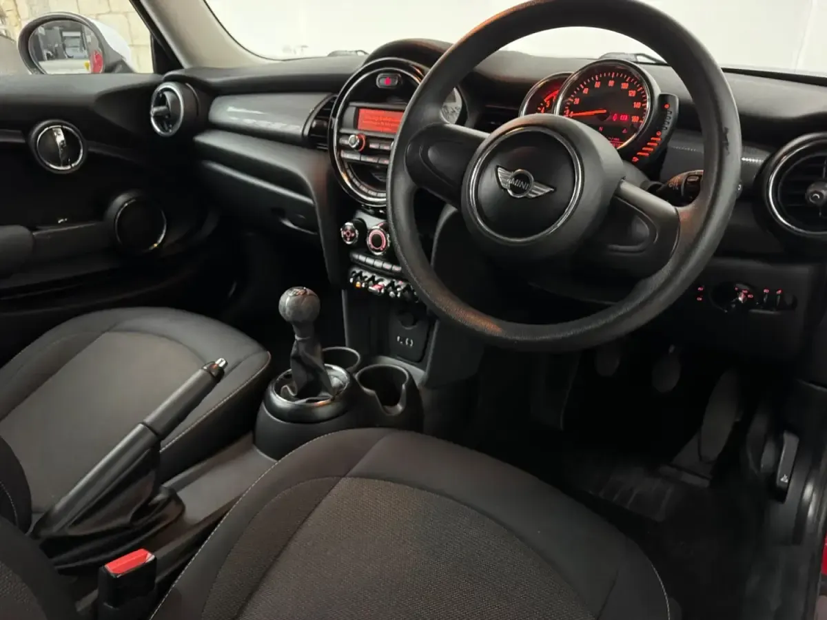 Usado Mini Cooper D Hatch 2015 Rojo Utilitario