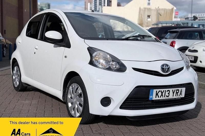Used Toyota Aygo 68 HP (50 kW) 2013 White Hatchback
