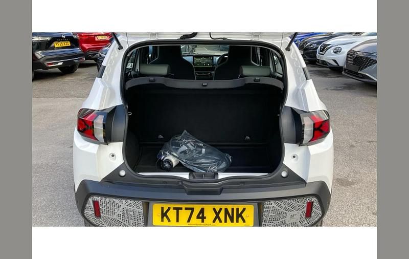Used Dacia Spring Extreme 47 kW (65 HP) 2025 White Hatchback