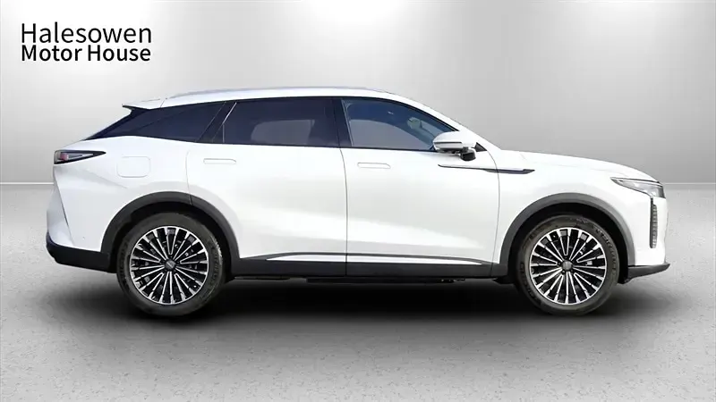 Used Omoda 9 63 HP (46 kW) 2025 White SUV