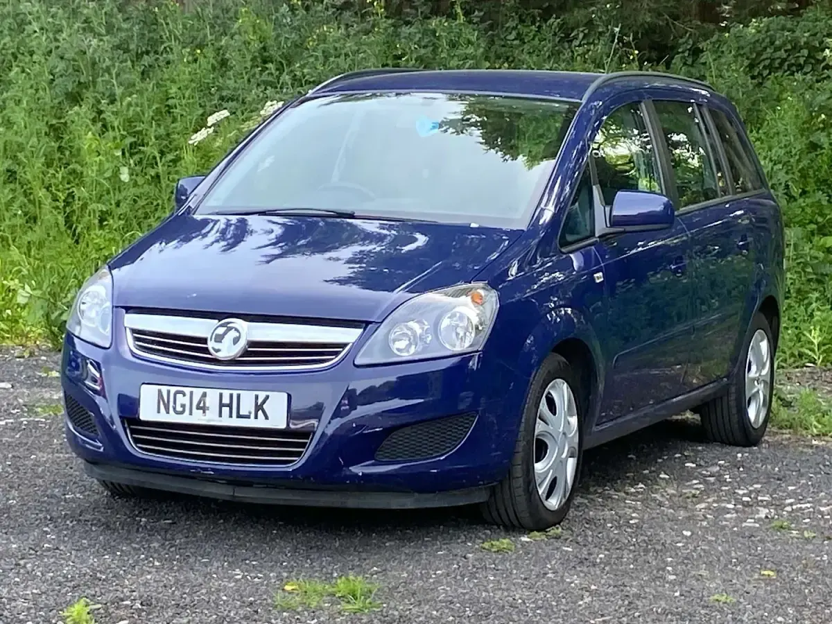 Used Vauxhall Zafira 120 HP (88 kW) 2014 Blue MPV