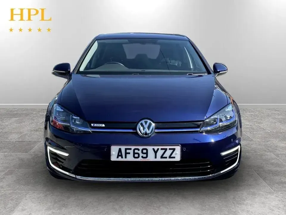 Usado VW e-Golf 100 kW (136 HP) 2019 Azul Citadino