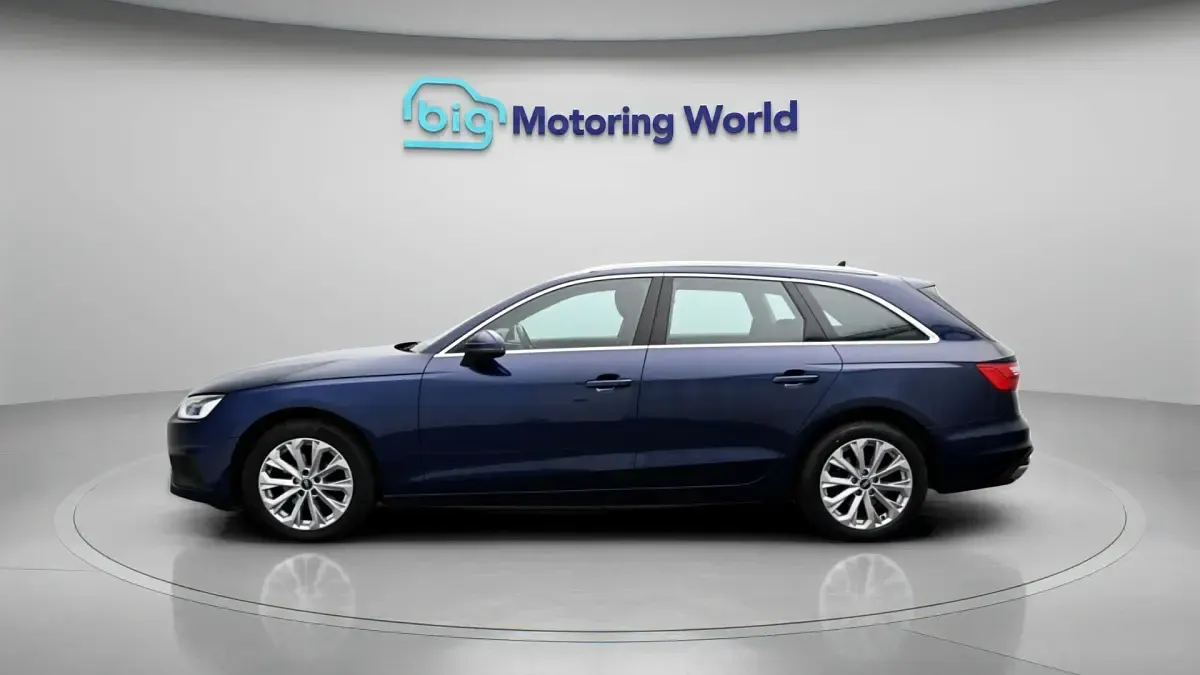 Używany Audi A4 2021 Niebieski Kombi