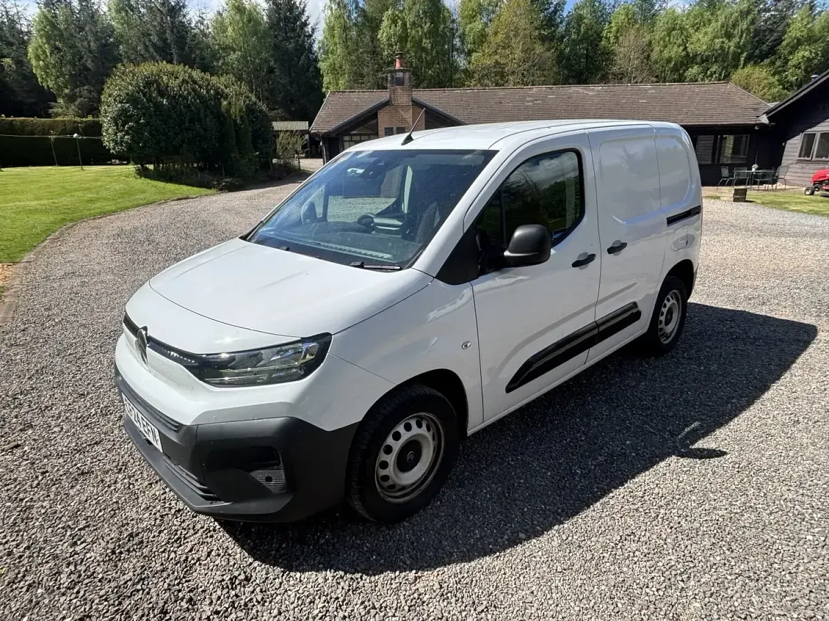 Used Citroën Berlingo 100 HP (73 kW) 2024 White MPV