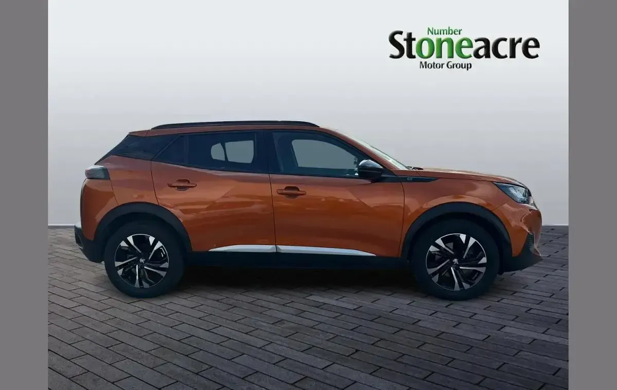 Second-hand Peugeot e-2008 Allure+ 100 kW (136 CP) 2023 Portocaliu SUV
