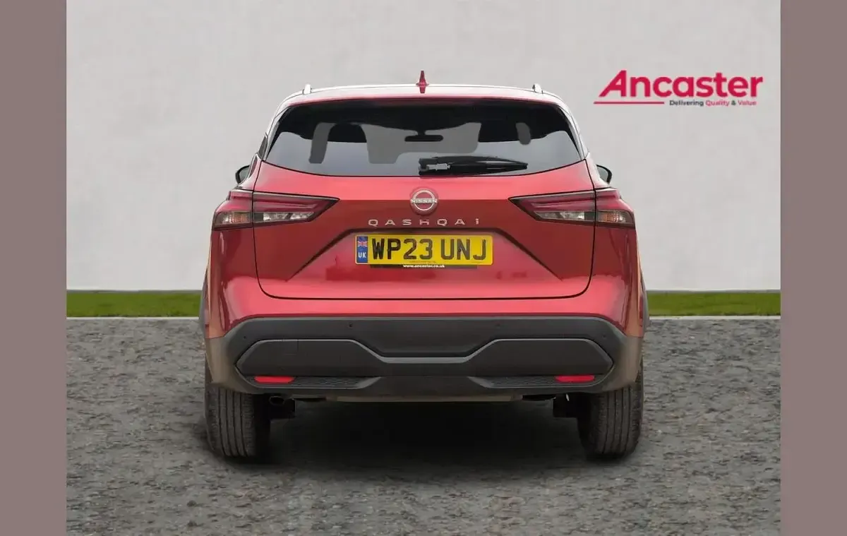Used Nissan Qashqai Acenta Premium 155 HP (114 kW) 2023 Red SUV