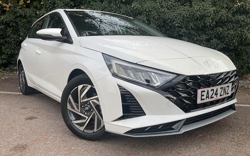 Used Hyundai i20 Advanced 101 HP (74 kW) 2024 Atlas white Hatchback