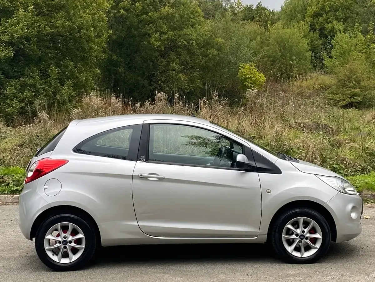 Usado Ford Ka 69 CV (50 kW) 2014 Plateado Utilitario