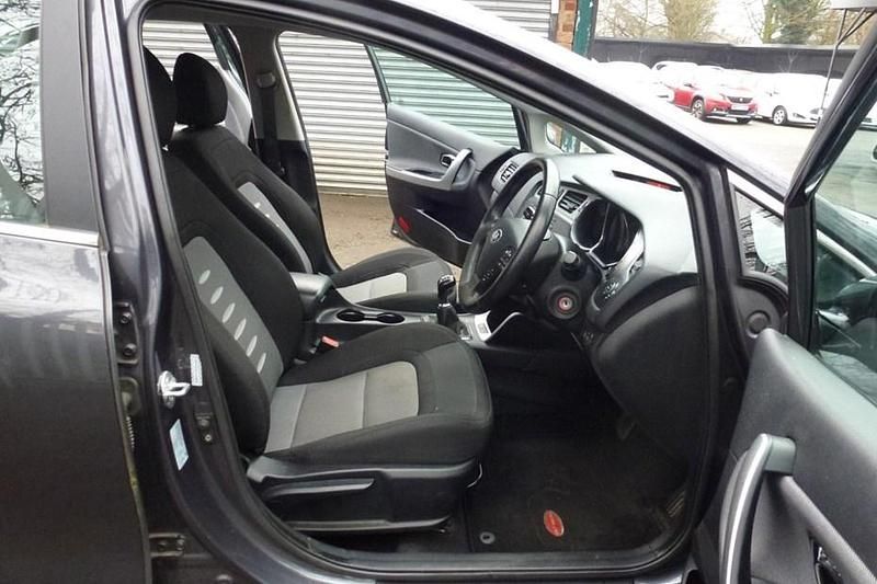 Silver Used 2012 Kia Ceed Hatchback | £3,995 (Good price) - Image 1/1