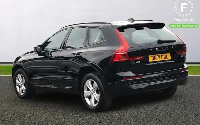 Used Volvo XC60 Momentum 250 HP (183 kW) 2021 Black SUV