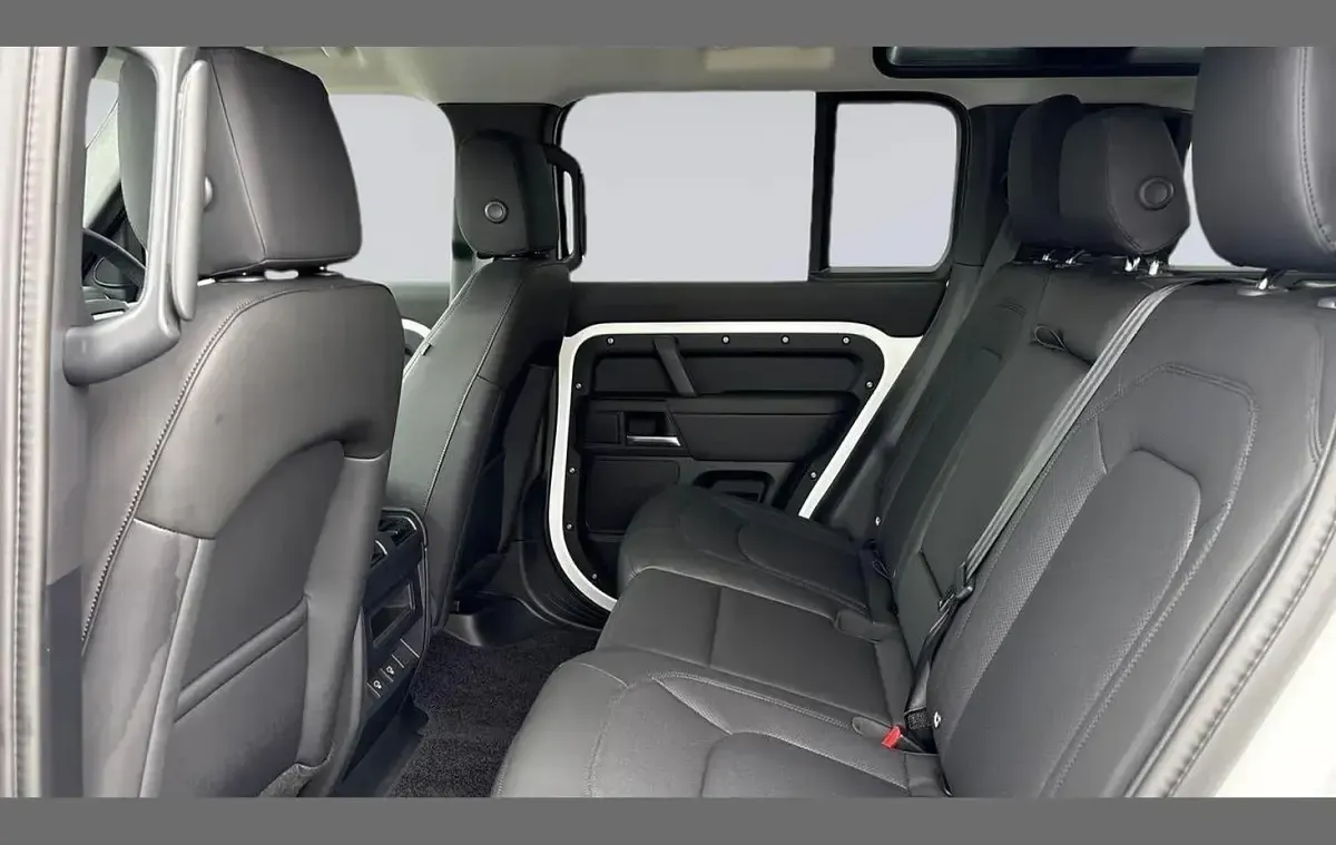 Used Land Rover Defender S 345 HP (253 kW) 2024 White SUV