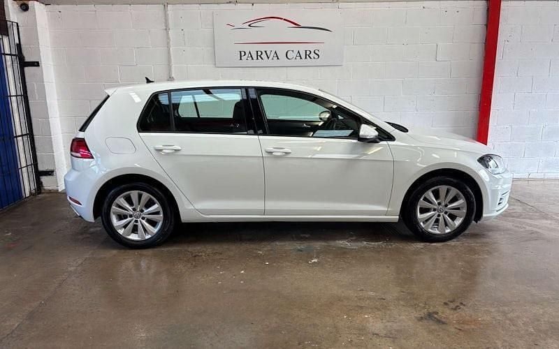 Used VW Golf VII SE 125 HP (91 kW) 2017 White Hatchback