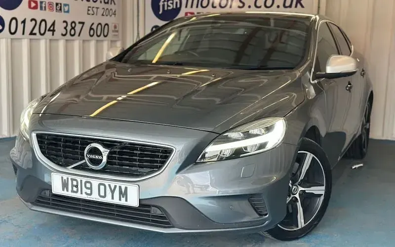 Used Volvo V40 R-Design 152 HP (111 kW) 2019 Hatchback