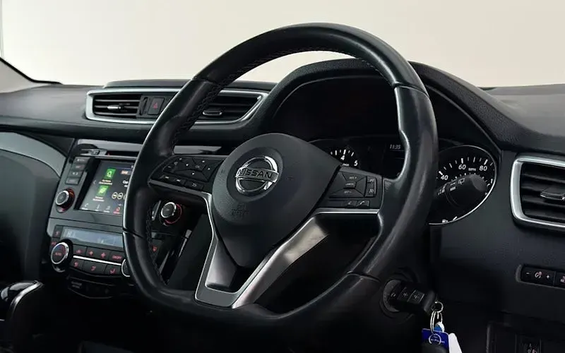 Used Nissan Qashqai Acenta Premium 158 HP (116 kW) 2021 Silver SUV