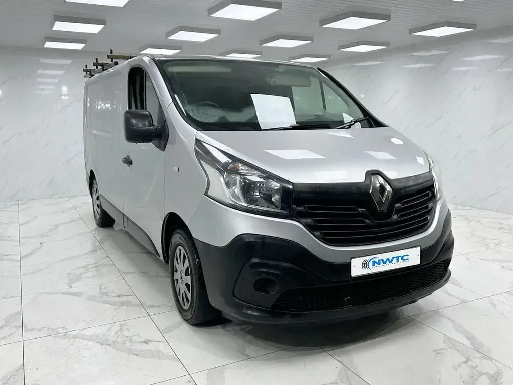 Used Renault Trafic Business 2015 Silver MPV