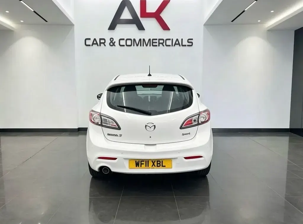 Used Mazda 3 Inclusive 185 HP (136 kW) 2011 White Hatchback