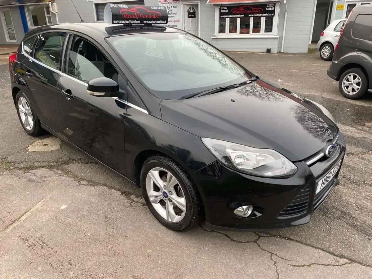 Usado Ford Focus Zetec 125 HP (91 kW) 2011 Preto Citadino