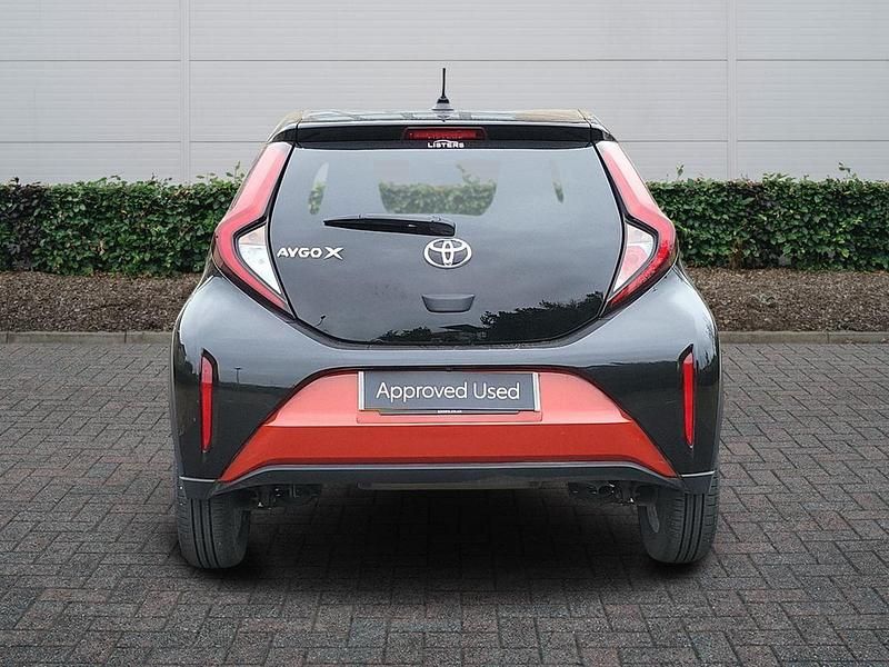 Used Toyota Aygo X 72 HP (52 kW) 2023 Red SUV