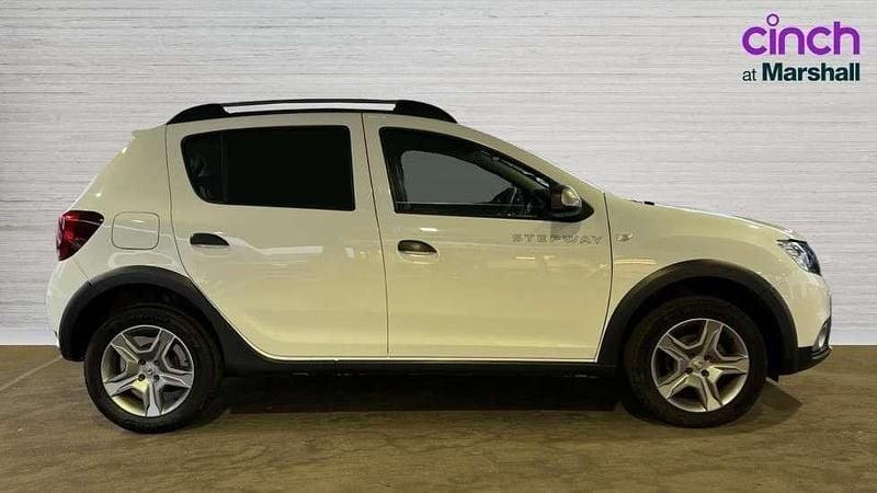 Used Dacia Sandero Comfort 90 HP (66 kW) 2020 White SUV