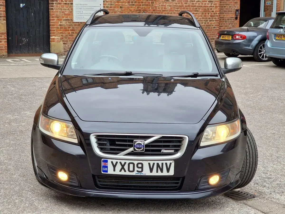 Used Volvo V50 R-Design 134 HP (98 kW) 2009 Black Estate