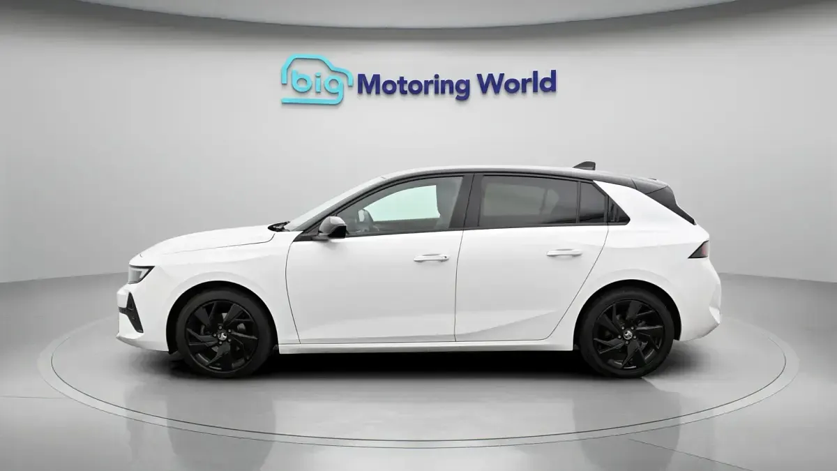 Second-hand Vauxhall Astra S 129 CP (94 kW) 2024 Alb Hatchback