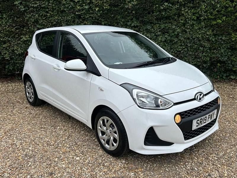 Used Hyundai i10 SE 67 HP (49 kW) 2019 White Hatchback