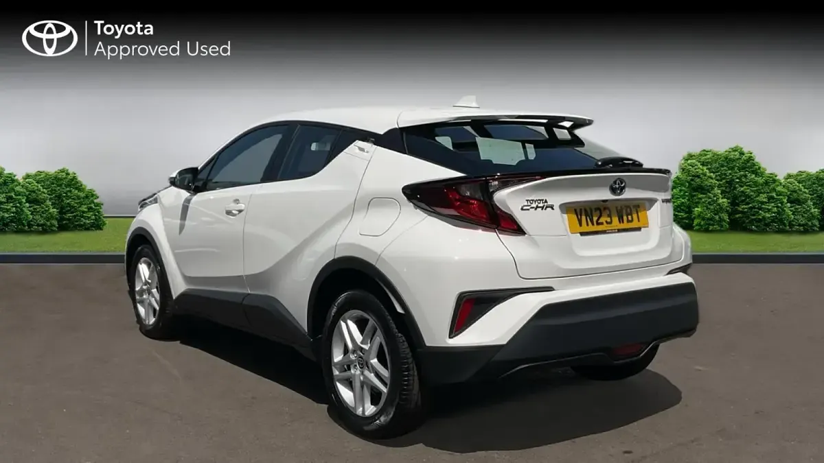 Used Toyota C-HR 122 HP (89 kW) 2023 White SUV