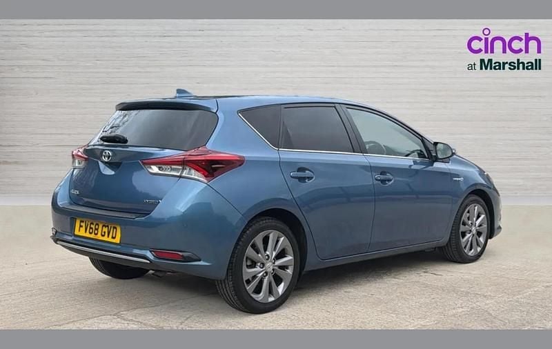 Used Toyota Auris Hybrid 134 HP (98 kW) 2018 Blue Hatchback