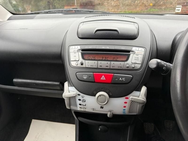 Used Toyota Aygo 2014 White Hatchback