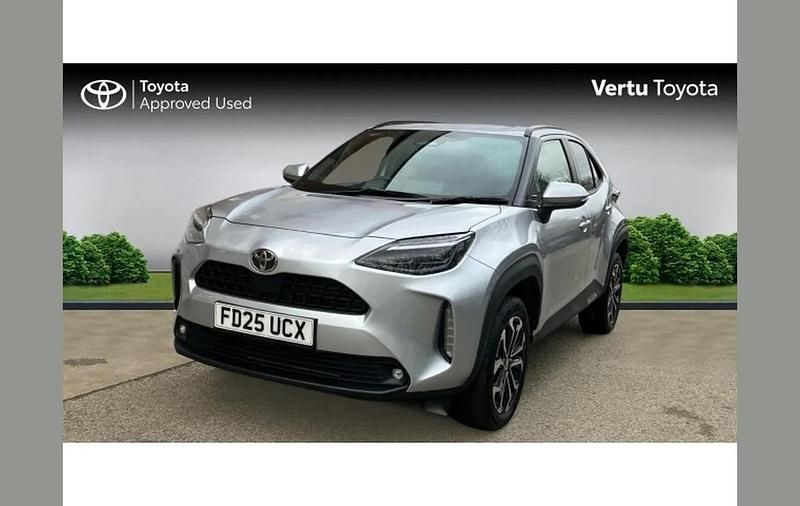 Used Toyota Yaris Cross Design 113 HP (83 kW) 2025 Silver SUV