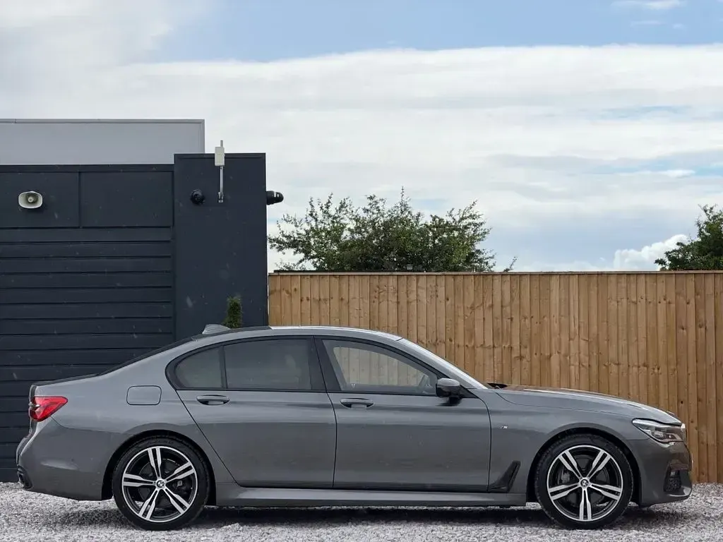 Used BMW 740 M Sport 320 HP (235 kW) 2017 Grey Sedan