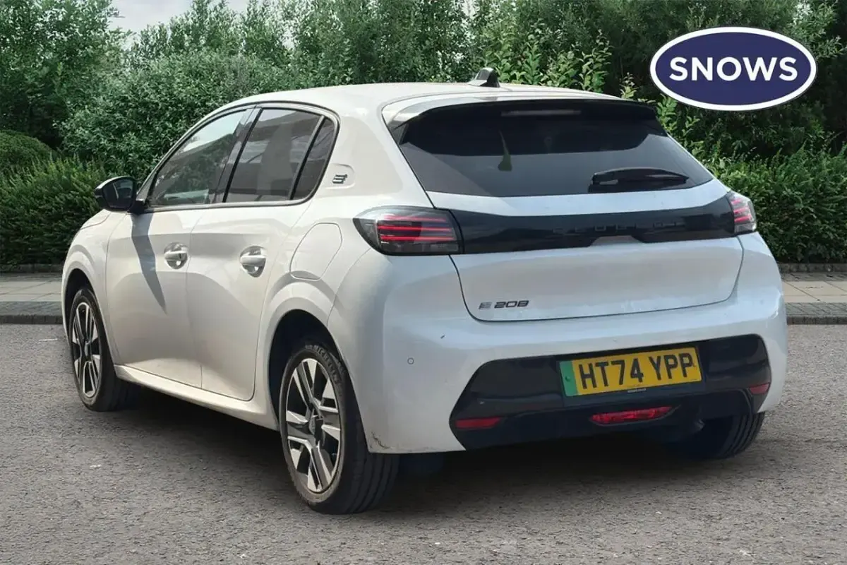 Used Peugeot e-208 Allure 100 kW (136 HP) 2025 White Hatchback
