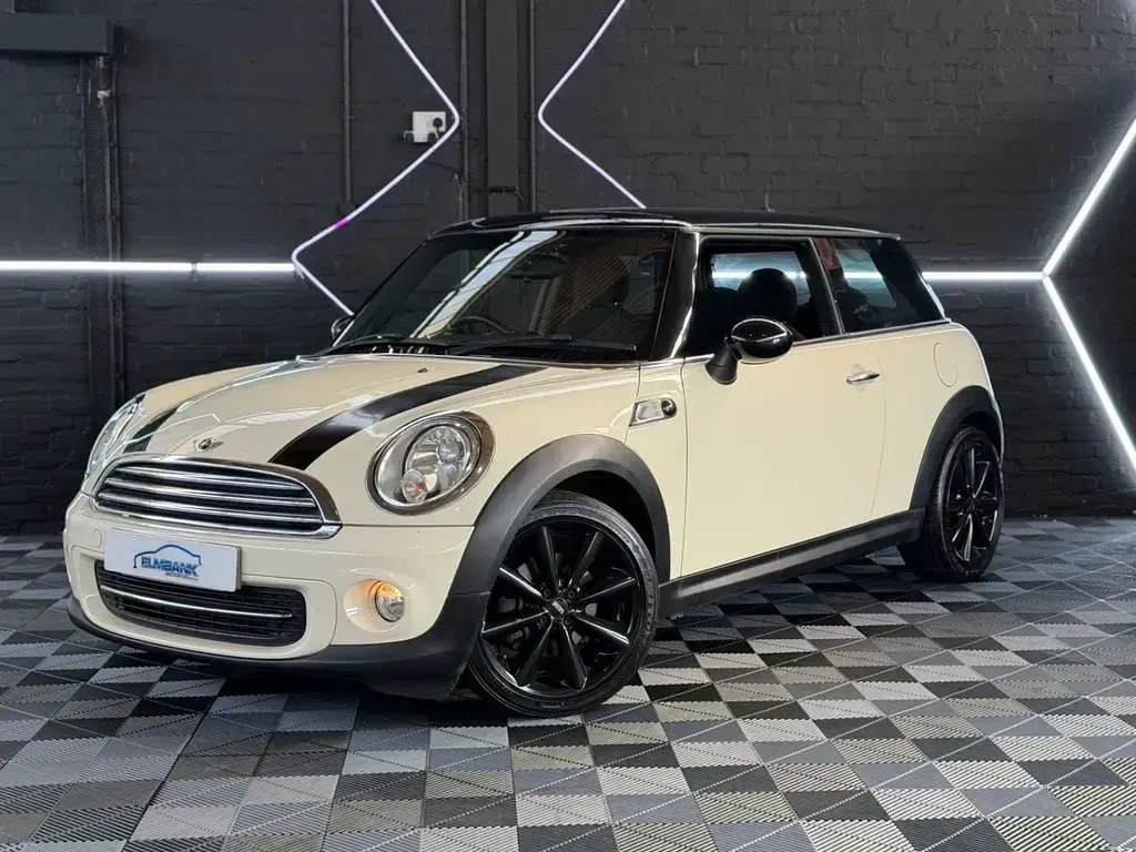 Used Mini Cooper Hatch 122 HP (89 kW) 2013 White Hatchback