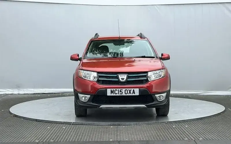 Used Dacia Sandero Lauréate 90 HP (66 kW) 2015 Red Hatchback