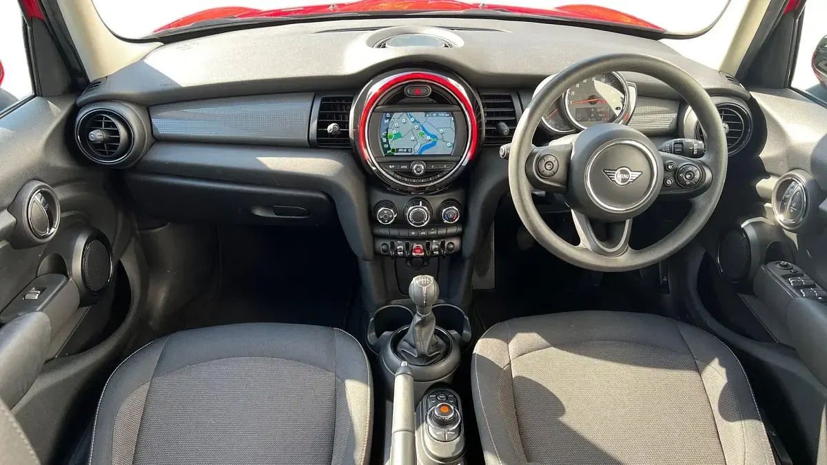 Used Mini Cooper Classic 134 HP (98 kW) 2020 Red Hatchback