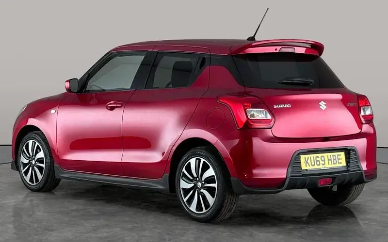 Used Suzuki Swift 90 HP (66 kW) 2019 Red Hatchback