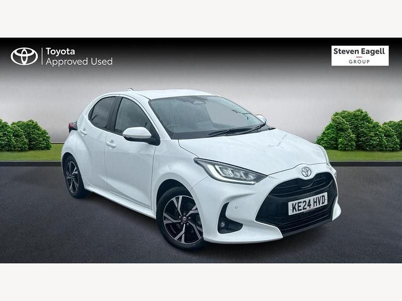 Used Toyota Yaris Hybrid Design 2024 White Hatchback