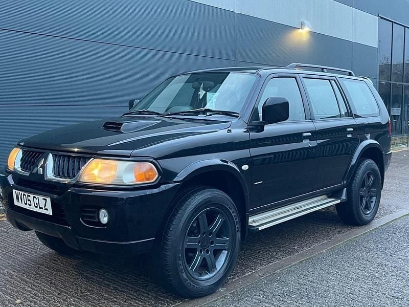 Black Used 2005 Mitsubishi Shogun Warrior SUV | £4,495 (A bit pricey) - Image 1/4