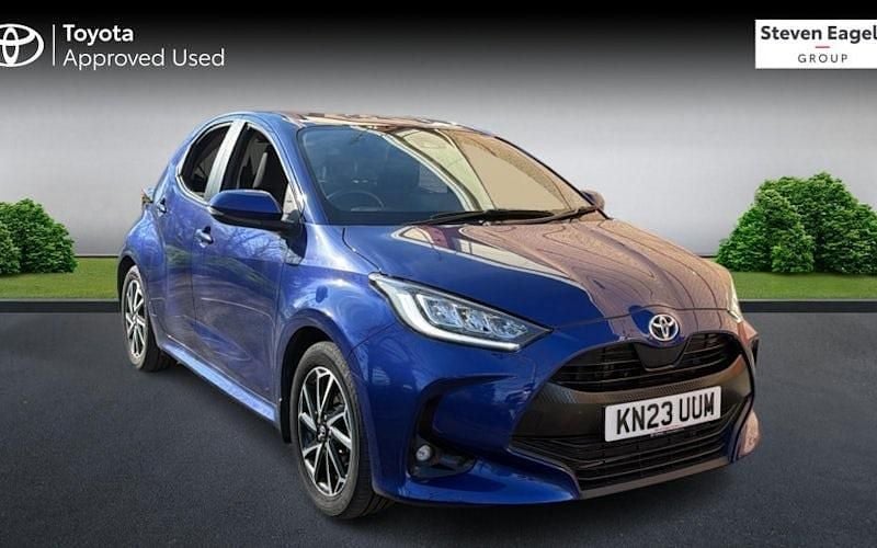 Usado Toyota Yaris Hybrid Design 116 CV (85 kW) 2026 Utilitario