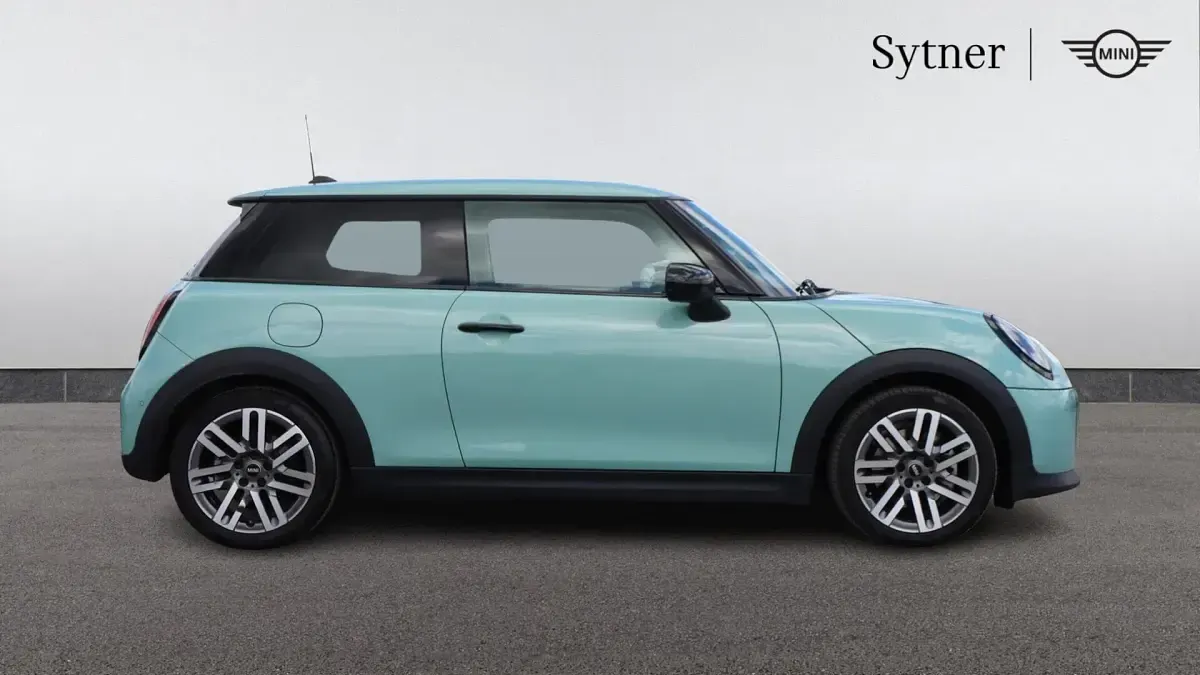 Used Mini Cooper Hatch 154 HP (113 kW) 2024 Green Hatchback